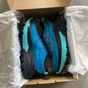 Hoka One One Mafate 5 in Blue and Black